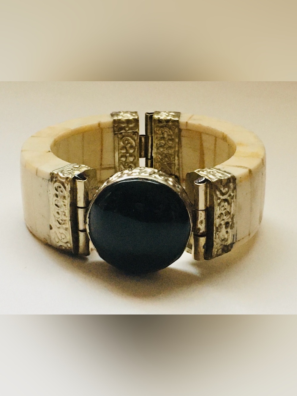 VTG Bone & Agate? Green Polished Stone Silver Brass Trim Cuff Bangle Bracelet